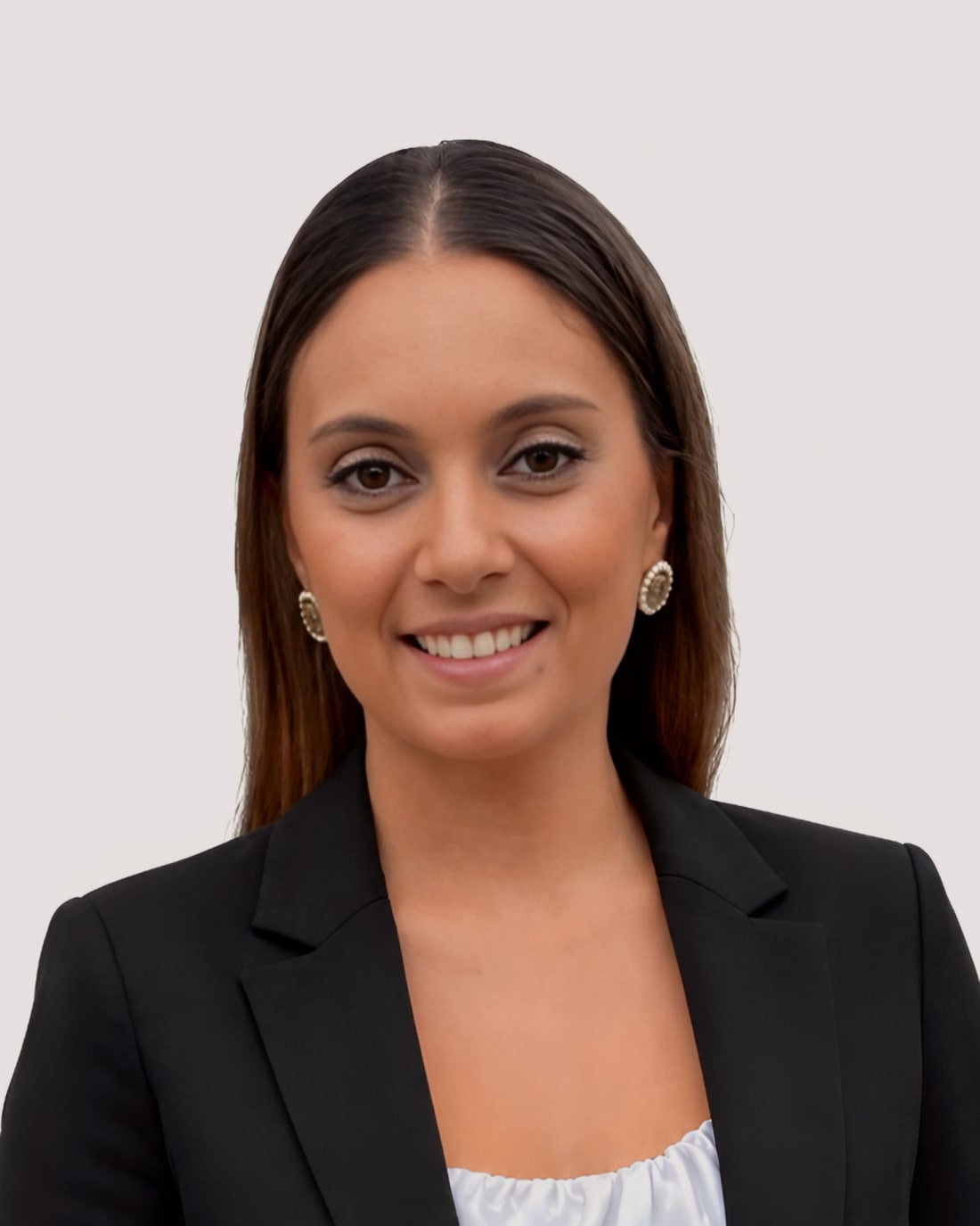 Sandra Larios, Abogada